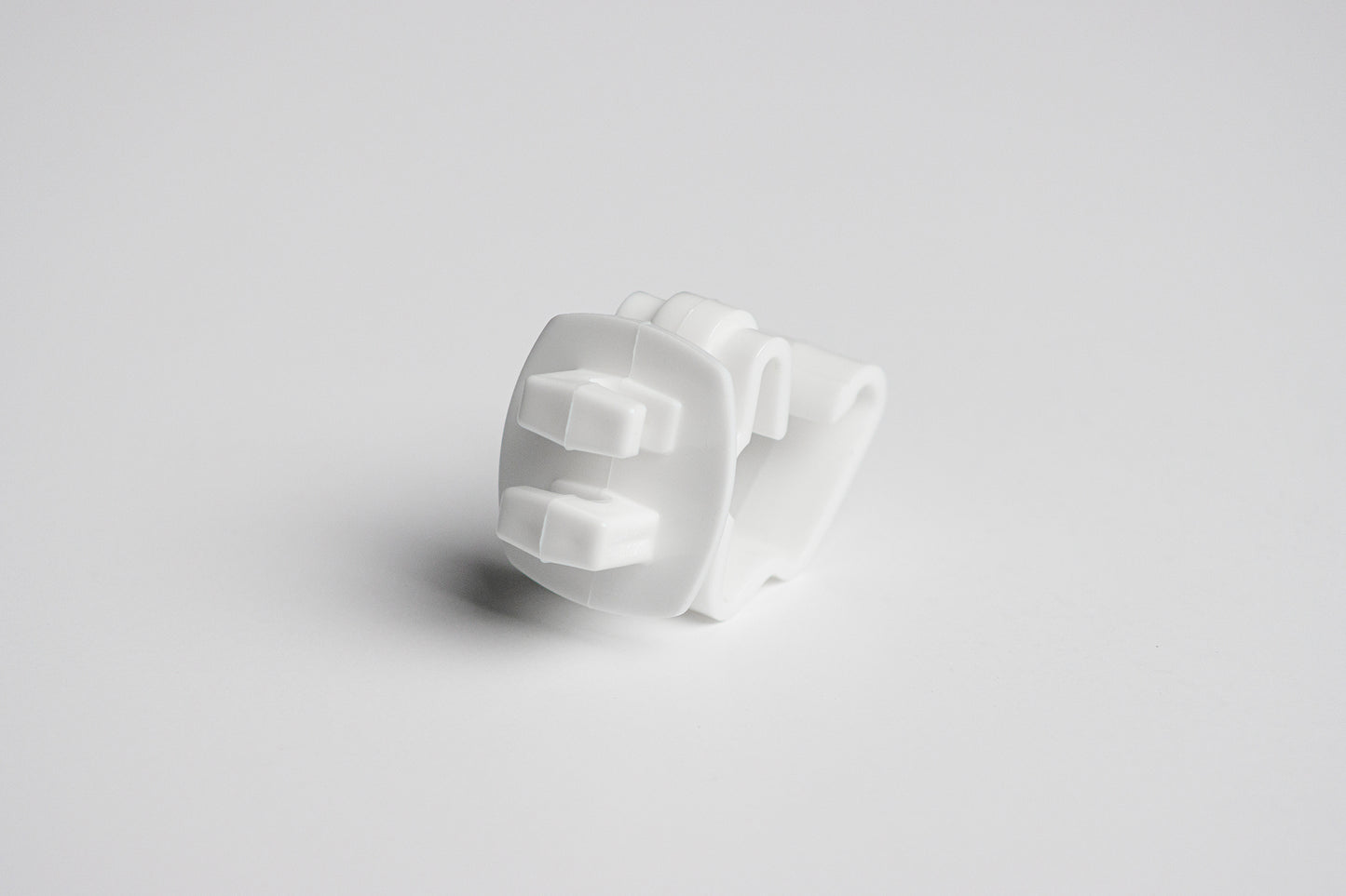 Cameo T-Post Insulator, Pkg. of 25